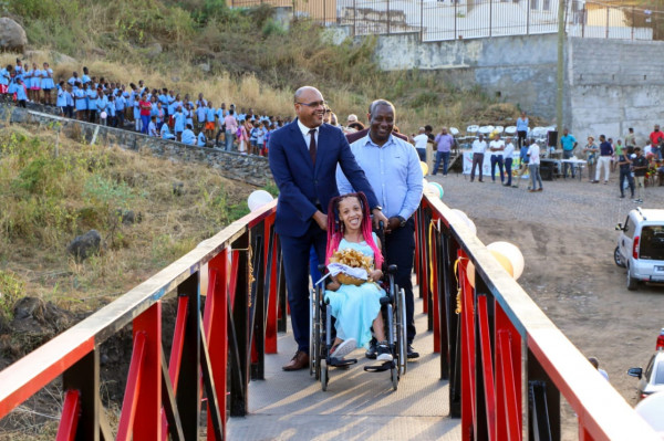 Fernando Elísio Freire inaugura Passadeira Aérea de Mobilidade Inclusiva em São Lourenço dos Órgãos