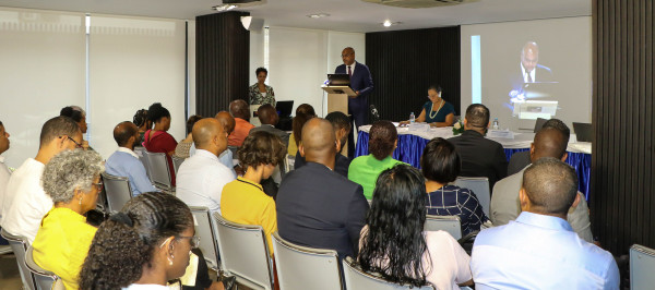 Fernando Elísio Freire preside “Atelier de Apresentação do Estudo sobre o Espaço Fiscal para a Proteção Social em Cabo Verde”