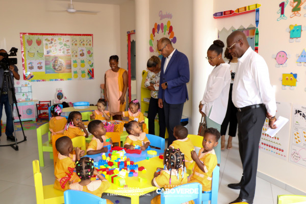 Fernando Elísio Freire inaugura Creche Jardim de Infância Centro Educativo - Escolinha Doce Infância, em São Filipe - Praia