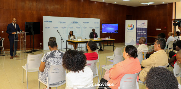  Fernando Elísio Freire preside sessão de apresentação dos dados do 1º Inquérito à População Estrangeira e Imigrante em Cabo Verde 