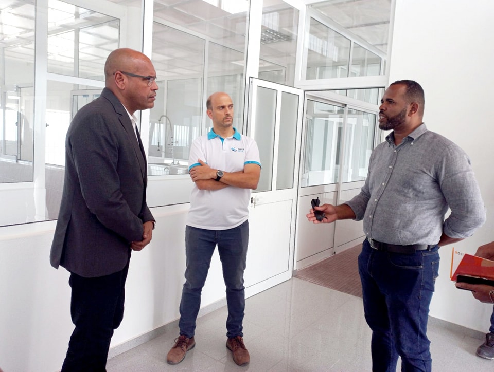 𝗘𝗰𝗼𝗻𝗼𝗺𝗶𝗮 𝗦𝗼𝗰𝗶𝗮𝗹 𝗲 𝗦𝗼𝗹𝗶𝗱𝗮́𝗿𝗶𝗮: 𝗚𝗼𝘃𝗲𝗿𝗻𝗼 𝗮𝗽𝗼𝘀𝘁𝗮 𝗻𝗼 𝗿𝗲𝗳𝗼𝗿𝗰̧𝗼 𝗱𝗼 𝗲𝗻𝗾𝘂𝗮𝗱𝗿𝗮𝗺𝗲𝗻𝘁𝗼 𝗹𝗲𝗴𝗮𝗹 𝗲 𝗶𝗻𝘀𝘁𝗶𝘁𝘂𝗰𝗶𝗼𝗻𝗮𝗹