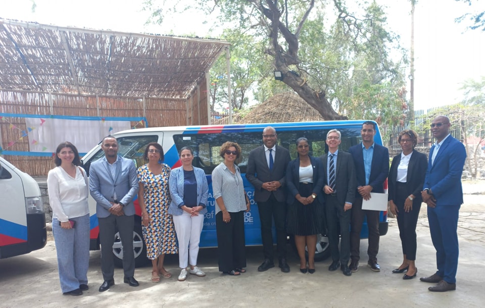 𝗜𝗻𝘃𝗲𝘀𝘁𝗶𝗿 𝗻𝗮𝘀 𝗰𝗿𝗶𝗮𝗻𝗰̧𝗮𝘀 𝗲́ 𝗶𝗻𝘃𝗲𝘀𝘁𝗶𝗿 𝗻𝗼 𝗳𝘂𝘁𝘂𝗿𝗼: 𝗚𝗼𝘃𝗲𝗿𝗻𝗼 𝗲𝗻𝘁𝗿𝗲𝗴𝗮 𝘃𝗶𝗮𝘁𝘂𝗿𝗮𝘀 𝗮𝗼 𝗜𝗖𝗖𝗔 𝗰𝗼𝗺 𝗮𝗽𝗼𝗶𝗼 𝗱𝗮 𝗨𝗡𝗜𝗖𝗘𝗙