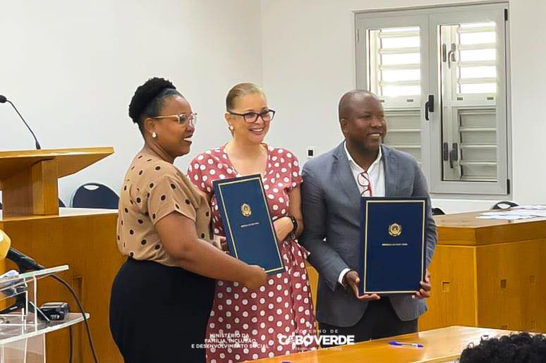 Governo assina contratos programa para implementação de medidas sociais de emergência em São Vicente