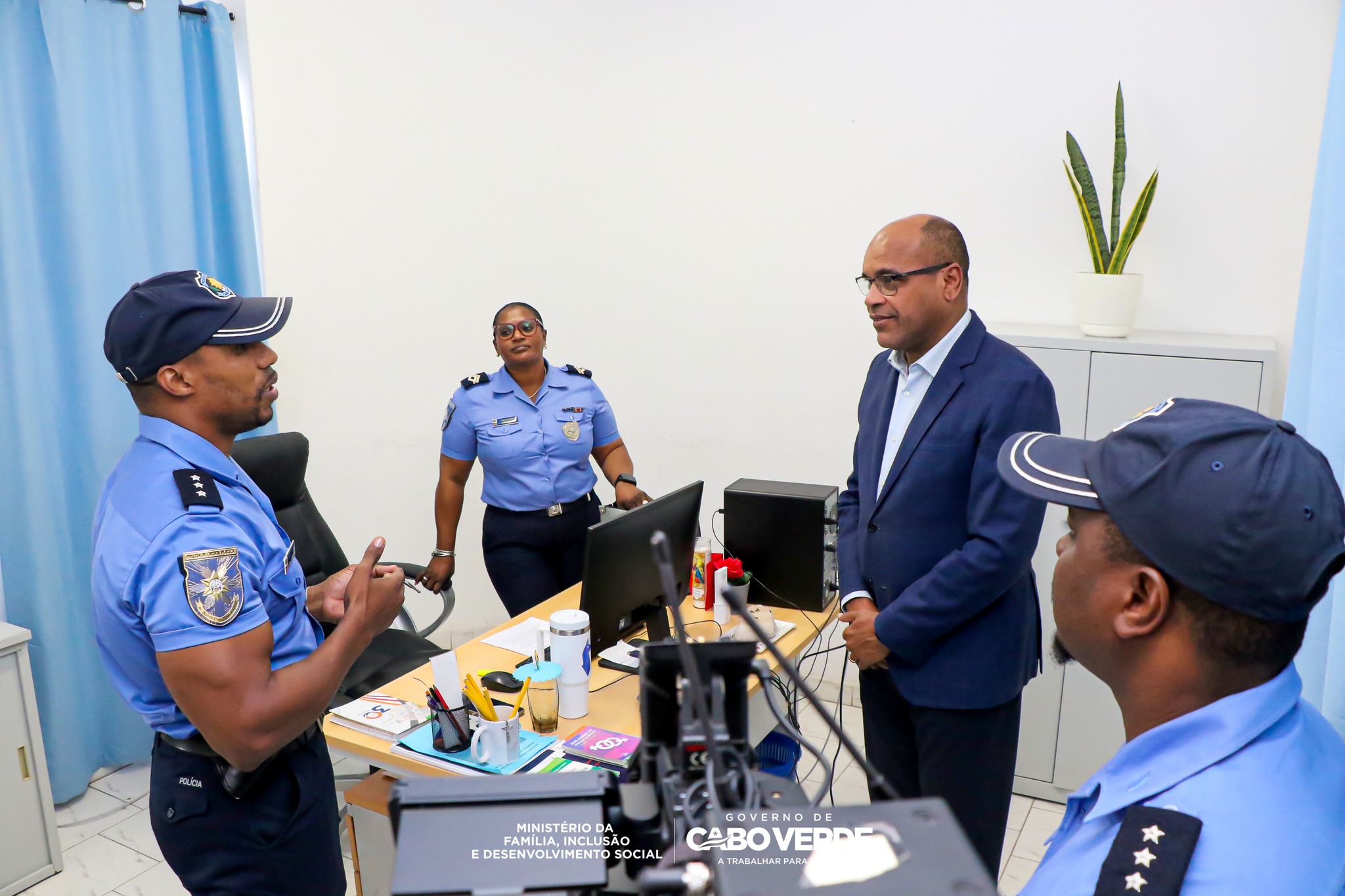 Ministro visita Gabinete de Apoio à Vítima de Achada Santo António 