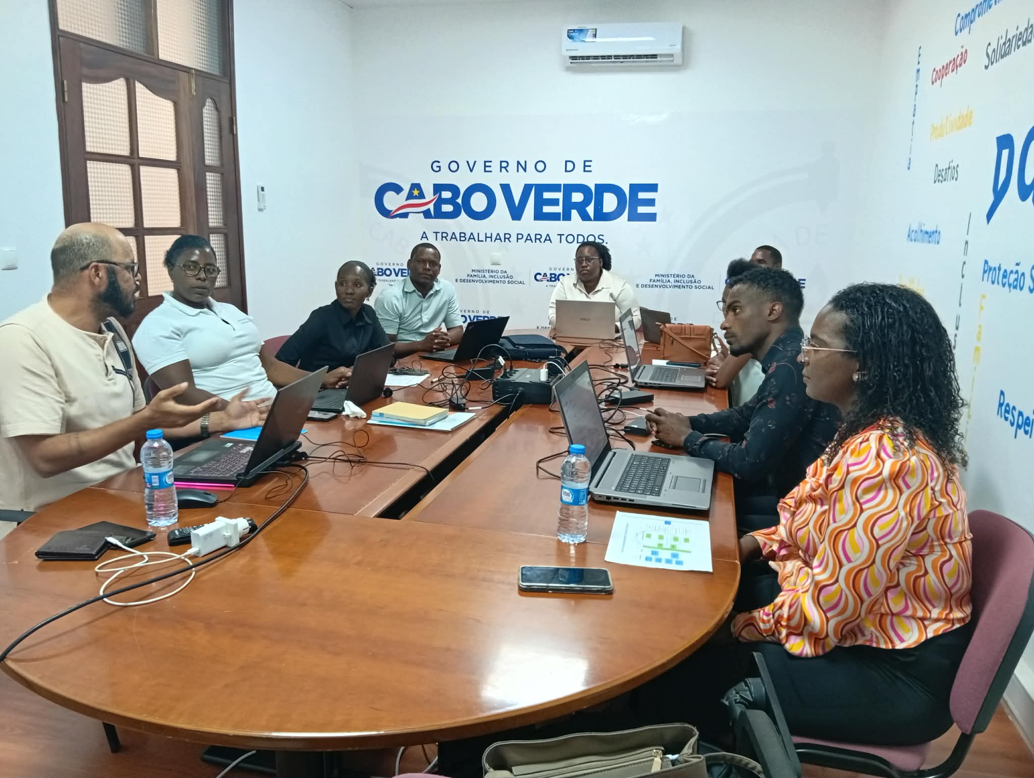 Governo reforça competências em acompanhamento familiar a 83 técnicos municipais a nível internacional -MFIDS