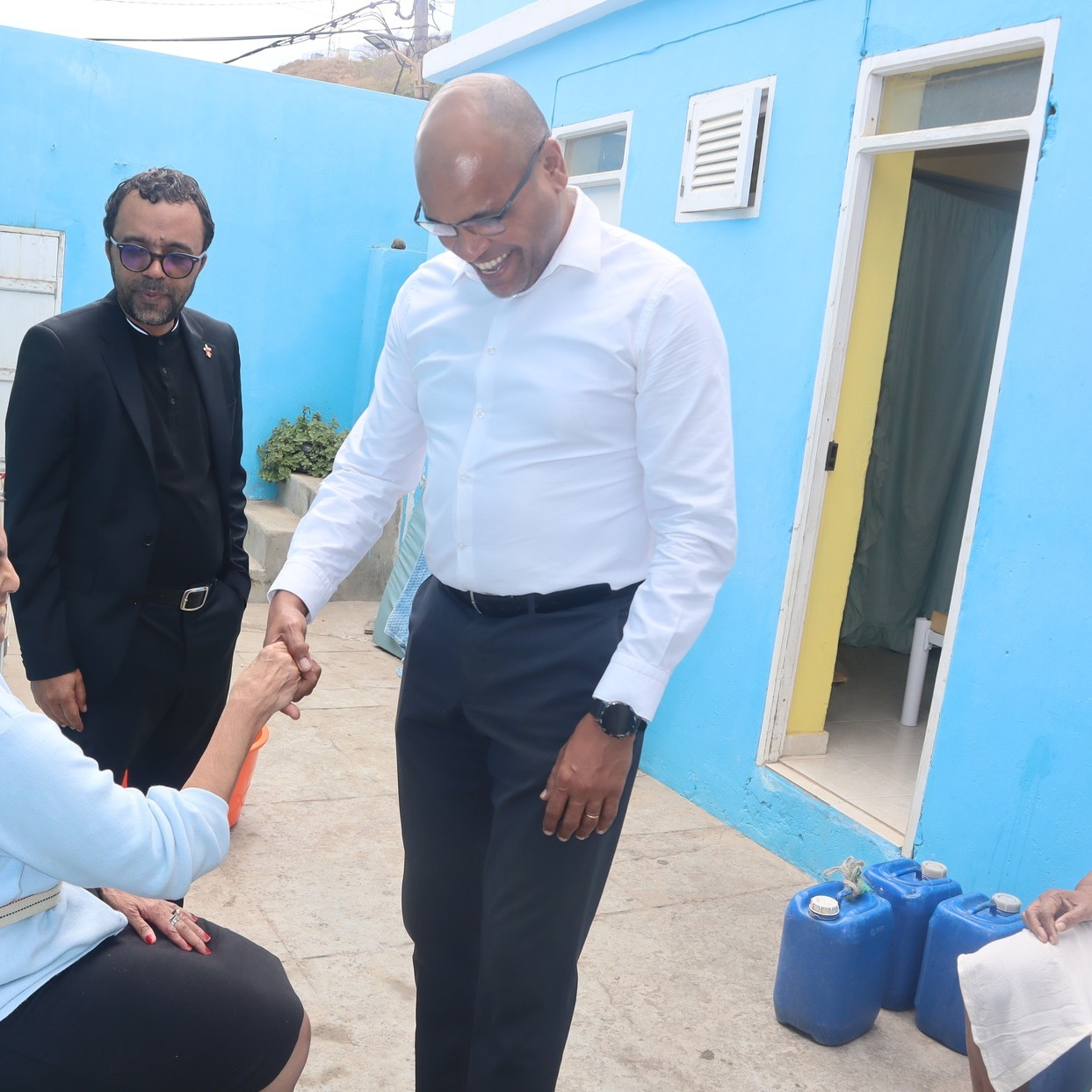 Ministro reforça diálogo com confissões religiosas durante visitas em São Nicolau