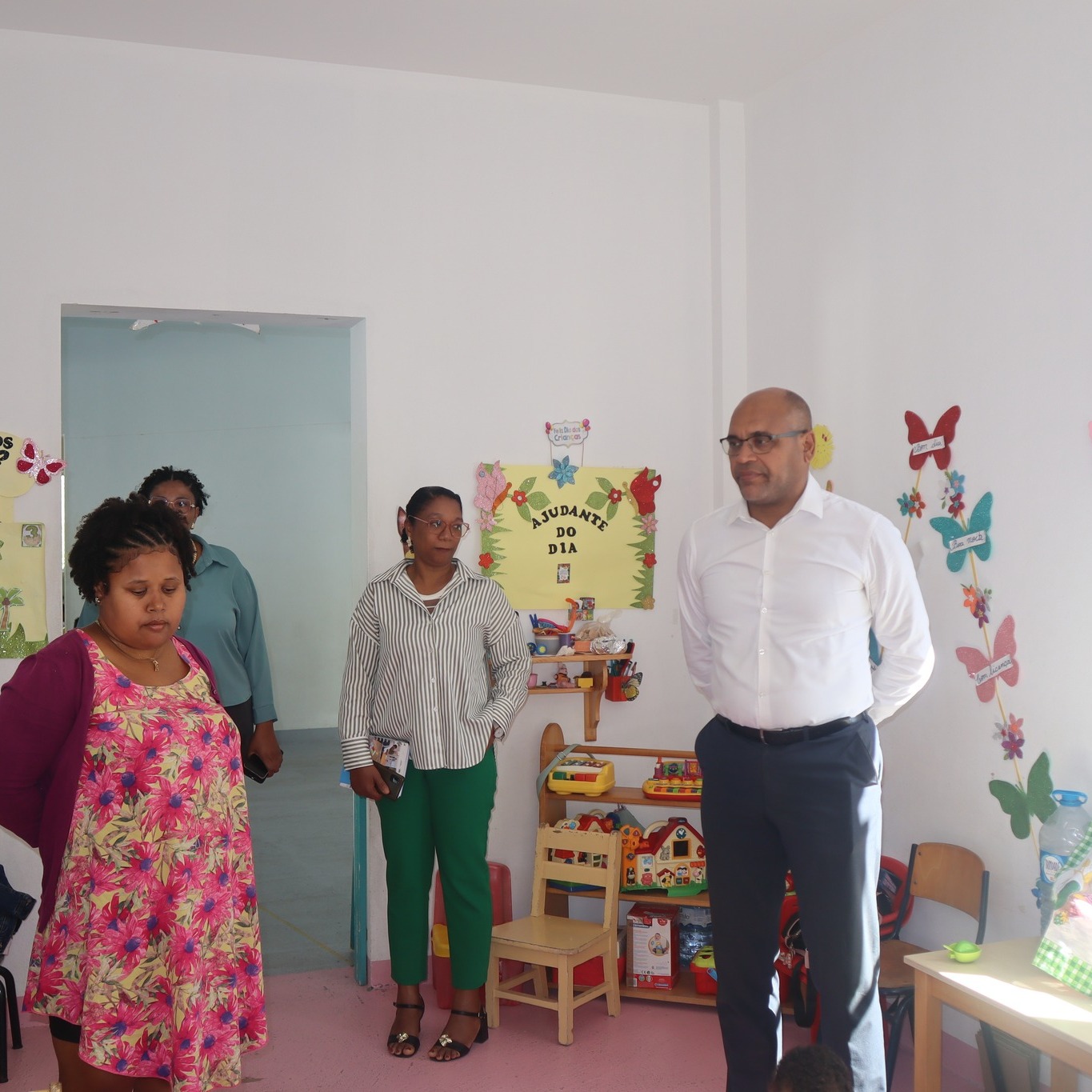 Ministro visita Jardim Infantil Daniel Monteiro e reforça acesso universal a creches