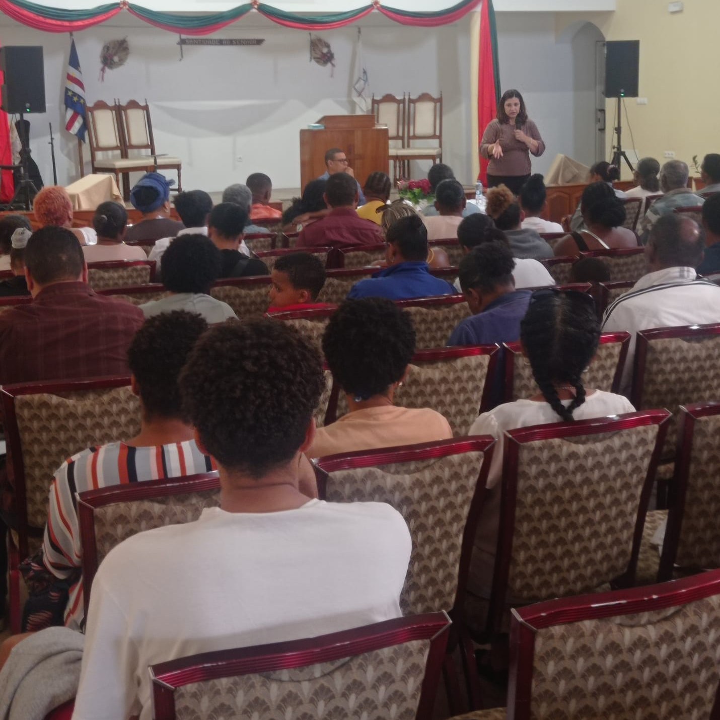 Secretária de Estado de Inclusão Social acompanha apoios a idosos em São Vicente