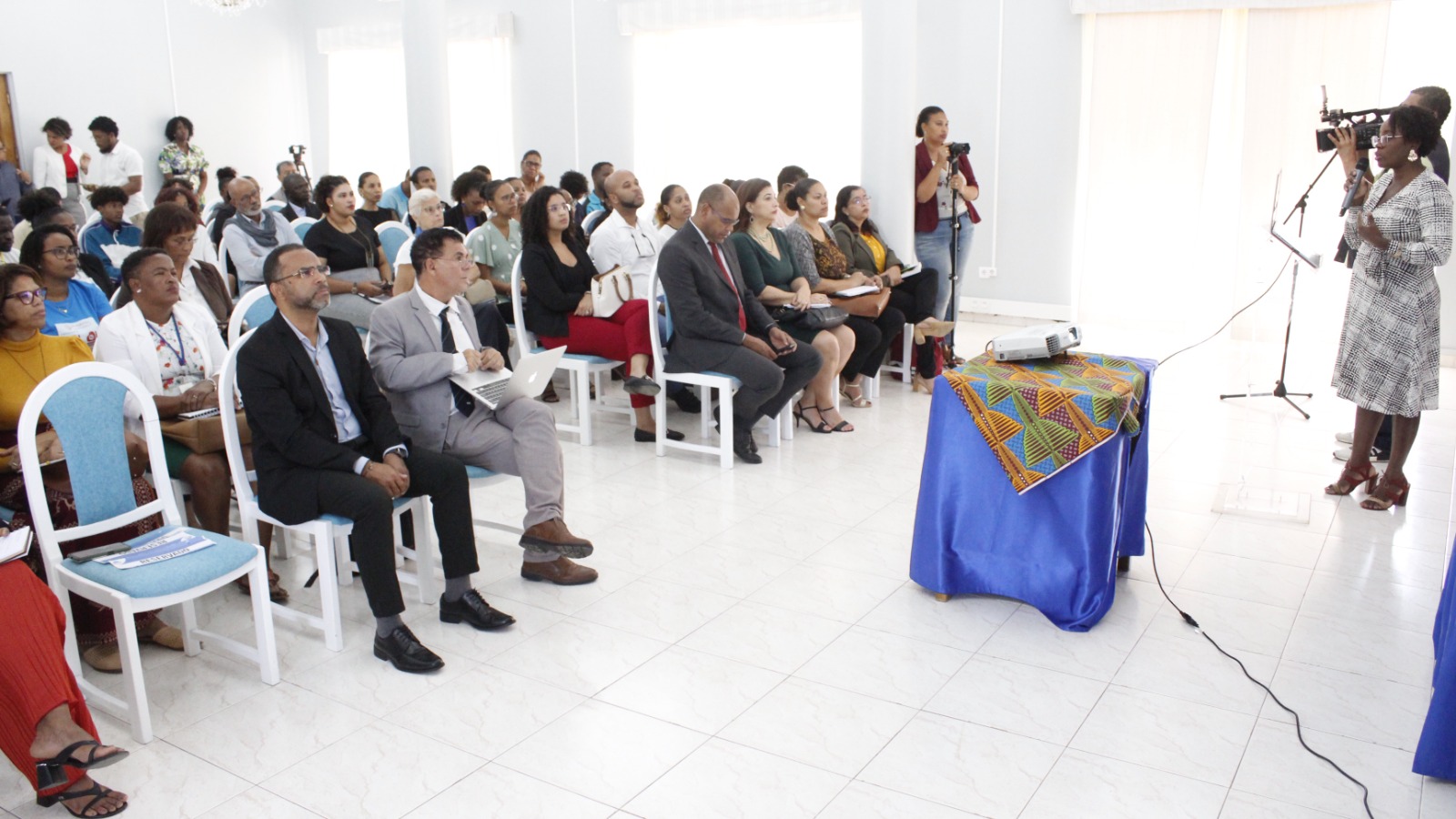 Estratégia Nacional para Erradicação da Pobreza Extrema socializada na ilha do Sal