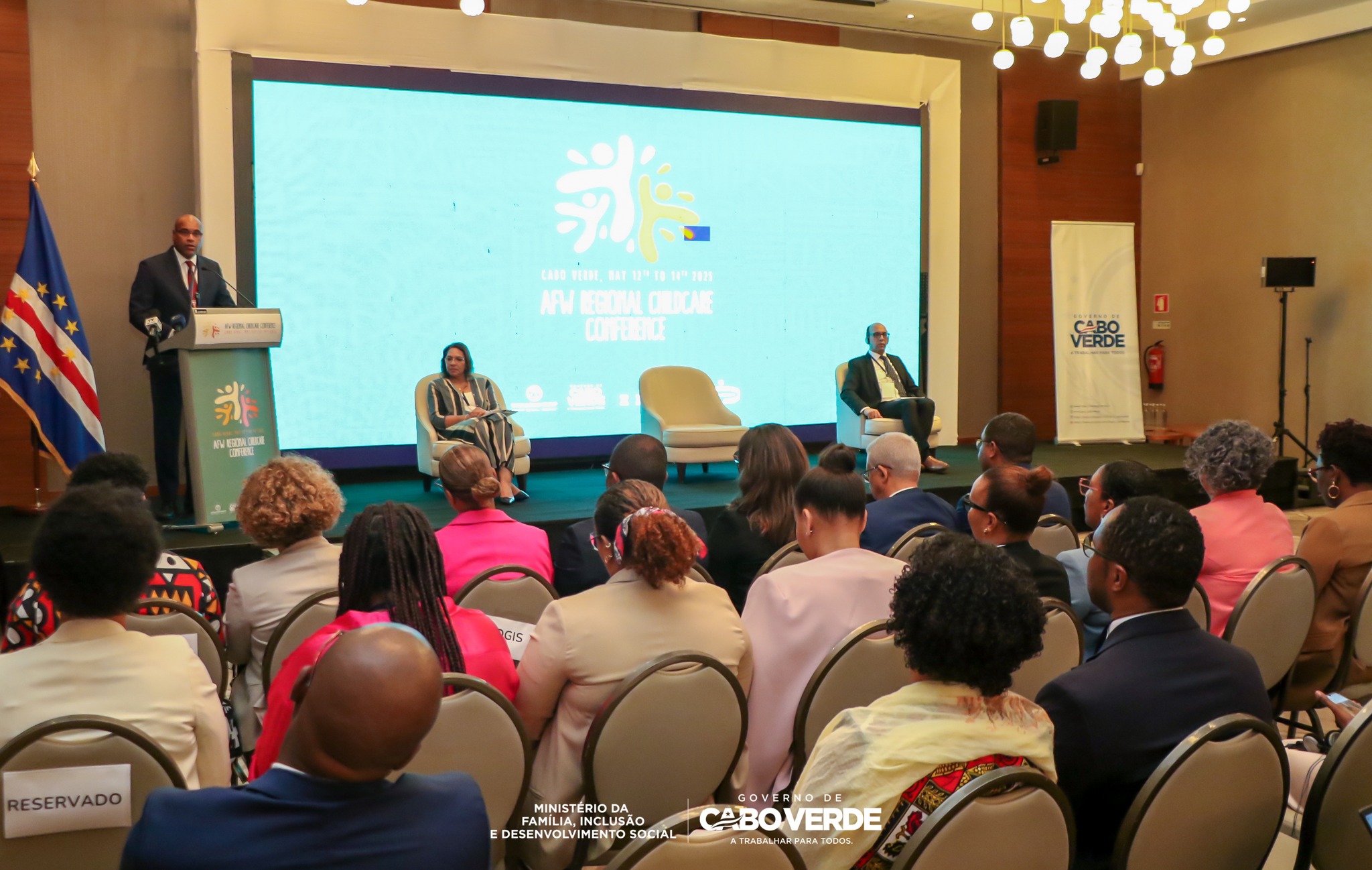 𝗖𝗮𝗯𝗼 𝗩𝗲𝗿𝗱𝗲 𝗮𝗰𝗼𝗹𝗵𝗲 𝗖𝗼𝗻𝗳𝗲𝗿𝗲̂𝗻𝗰𝗶𝗮 𝗥𝗲𝗴𝗶𝗼𝗻𝗮𝗹 𝘀𝗼𝗯𝗿𝗲 𝗖𝘂𝗶𝗱𝗮𝗱𝗼𝘀 𝗜𝗻𝗳𝗮𝗻𝘁𝗶𝘀 𝘀𝗼𝗯 𝗼 𝗹𝗲𝗺𝗮 “𝗜𝗻𝘃𝗲𝘀𝘁𝗶𝗿 𝗻𝗼𝘀 𝗖𝘂𝗶𝗱𝗮𝗱𝗼𝘀 𝗜𝗻𝗳𝗮𝗻𝘁𝗶𝘀 𝗽𝗮𝗿𝗮 𝗼 𝗖𝗿𝗲𝘀𝗰𝗶𝗺𝗲𝗻𝘁𝗼 𝗲 𝗗𝗲𝘀𝗲𝗻𝘃𝗼𝗹𝘃𝗶